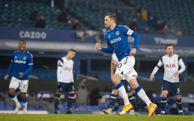 对球员全面 对球员全面